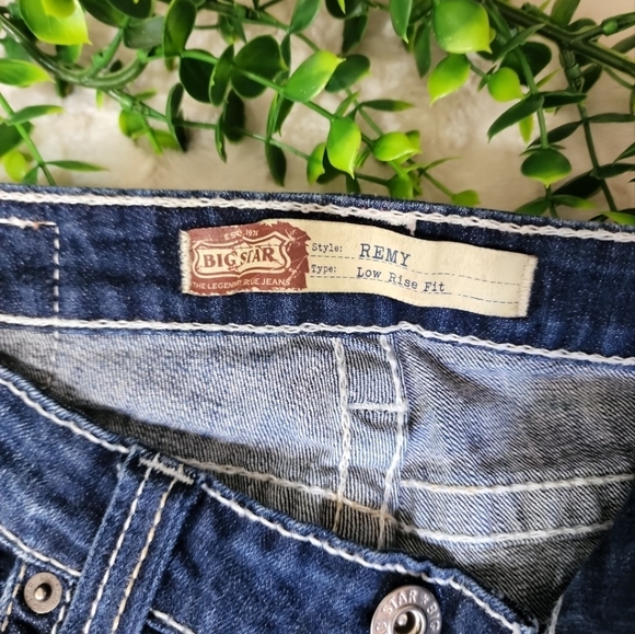 Big Star boot cut fridge bottom jeans. Size 27 - Picture 3 of 11